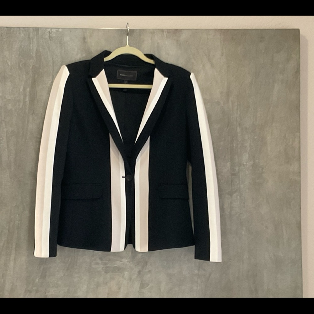 beautiful jacket BCBG MAXAZRIA, in excellent condition, like new.